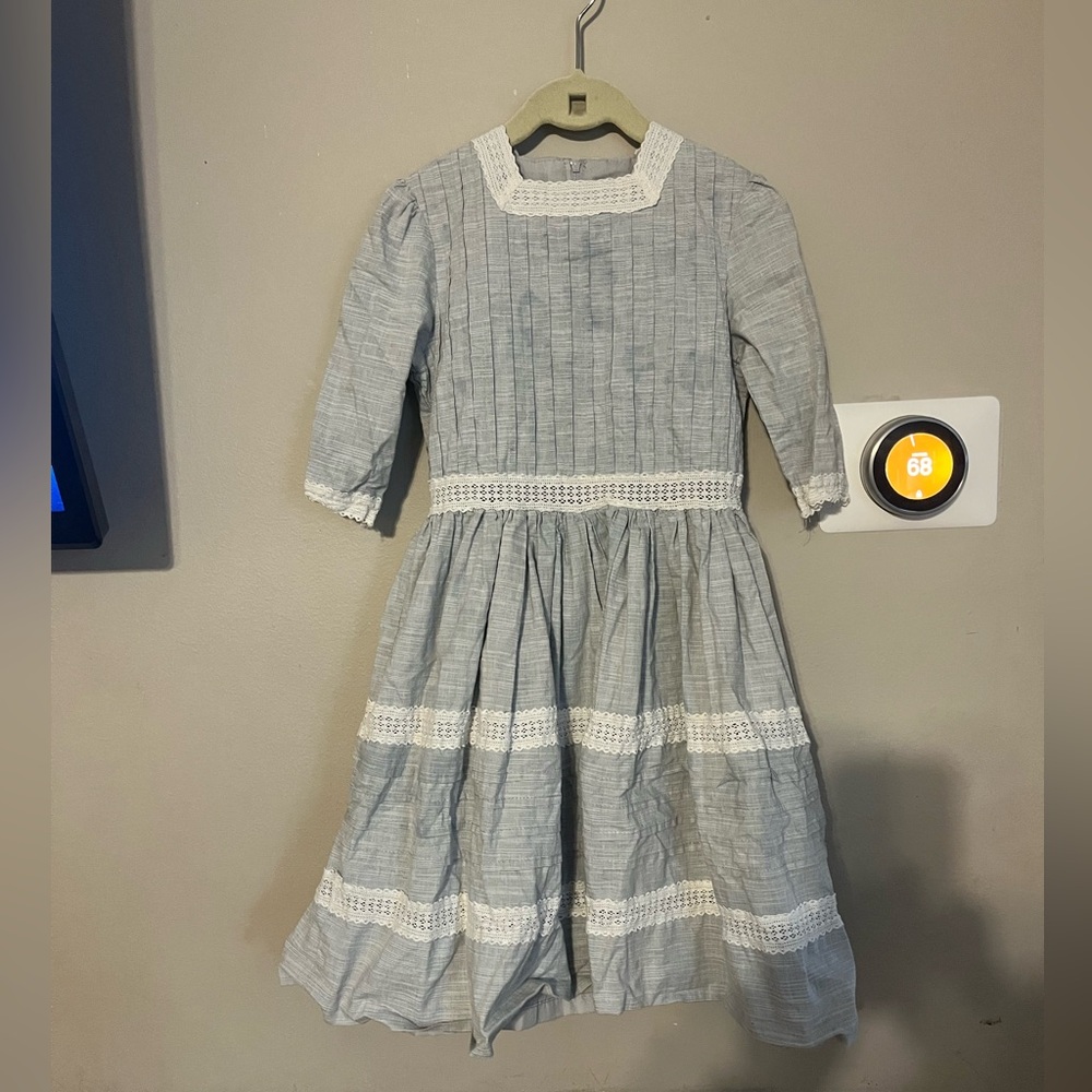 Girl beautiful dress . Very good condition